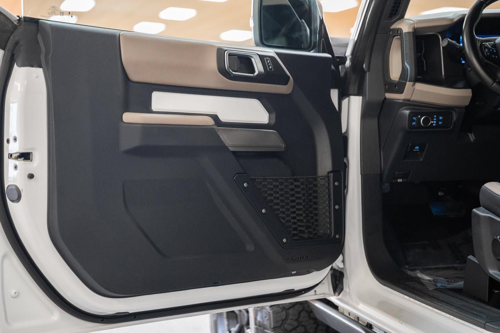 Certified 2022 Ford Bronco Wildtrak AWD/4WD image 36