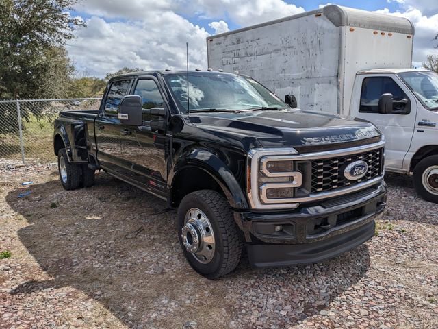 Used 2025 Ford F450 Platinum w/ FX4 Off-Road Package image 3