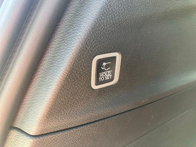 New 2027 Chrysler Pacifica Limited AWD/4WD image 26