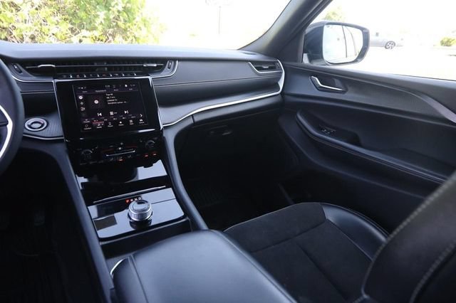 Used 2024 Jeep Grand Cherokee Altitude AWD/4WD image 23