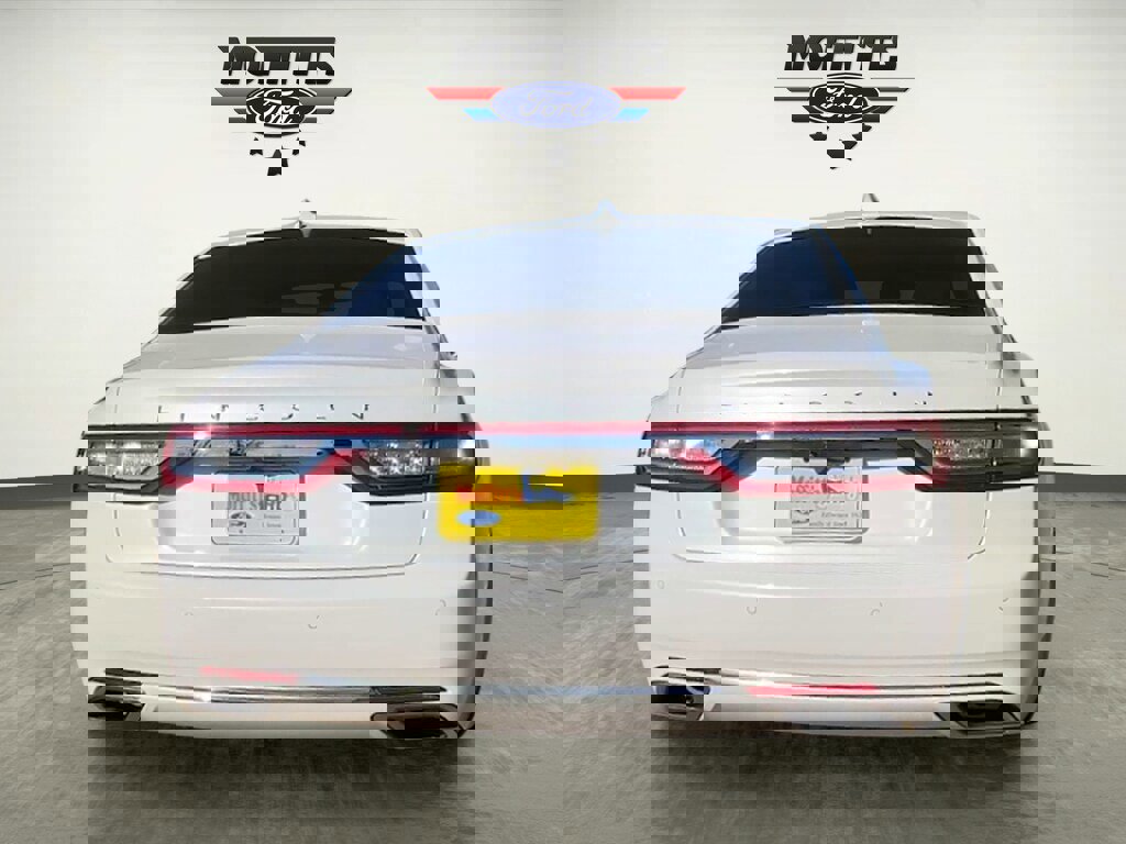 Used 2018 Lincoln Continental Select image 4