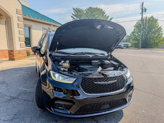 Used 2021 Chrysler Pacifica Touring-L w/ Premium & Safety Sphere Group FWD image 21