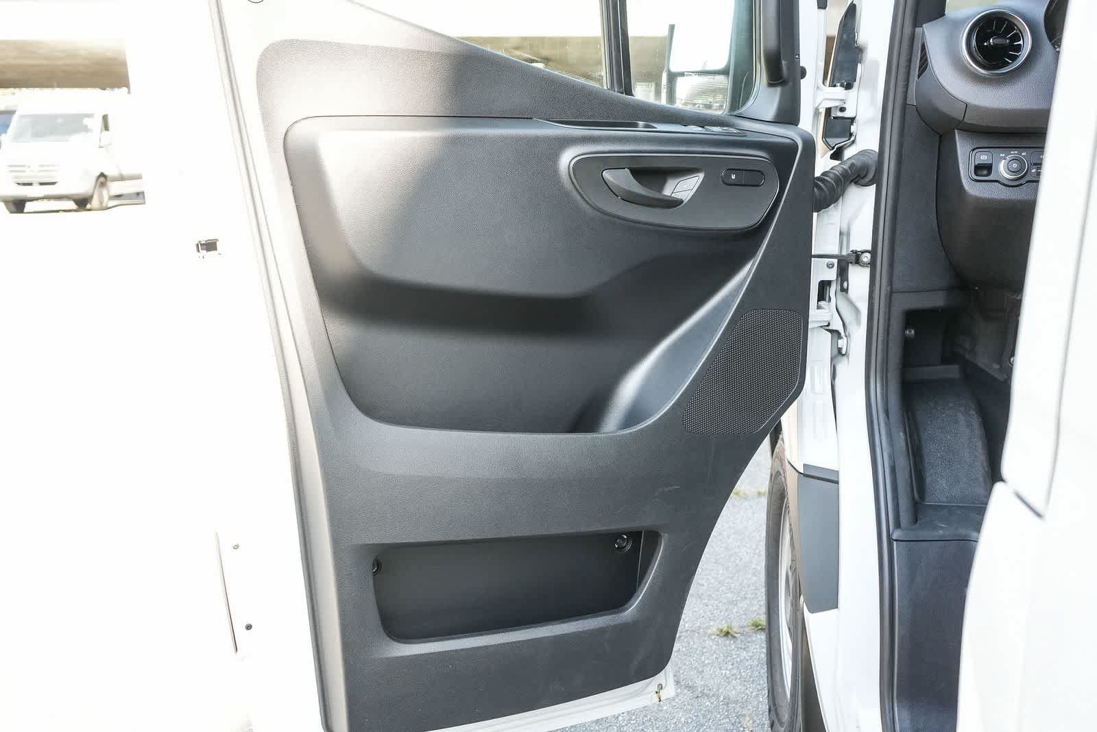New 2025 Mercedes-Benz eSprinter 170 Cargo image 22
