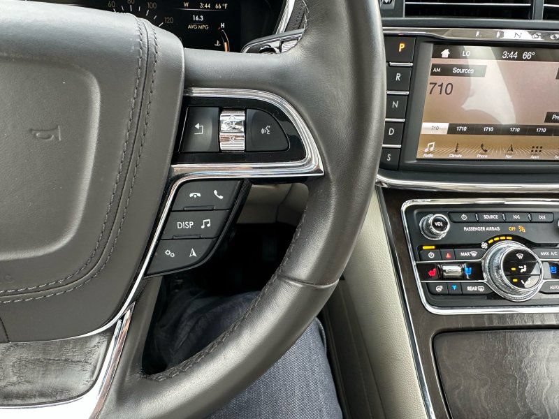 Used 2019 Lincoln Continental Select w/ Continental Climate Package AWD/4WD image 18