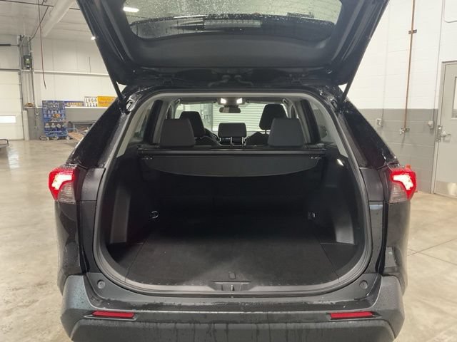 Used 2025 Toyota RAV4 XLE AWD/4WD image 27