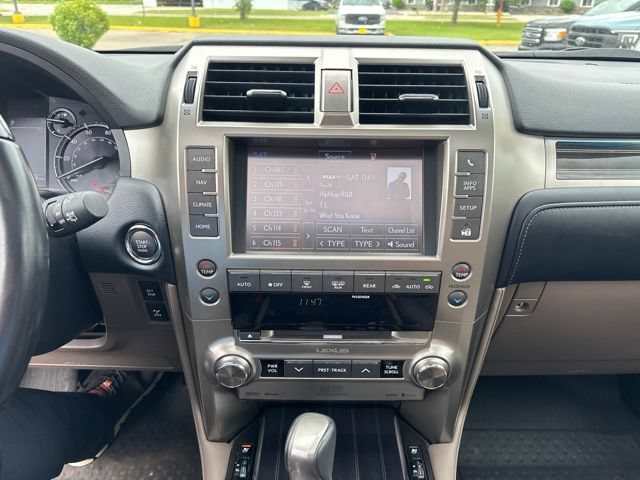 Used 2021 Lexus GX 460 Luxury w/ Accessory Package AWD/4WD image 16