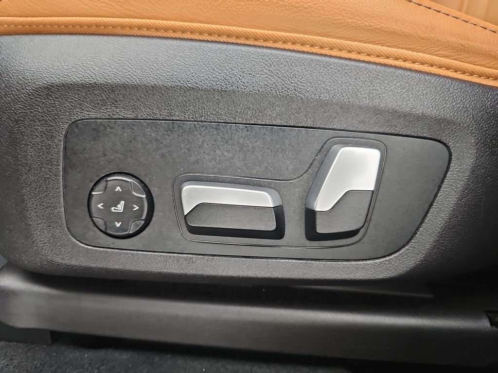Used 2023 BMW X4 xDrive30i w/ Parking Assistance Package AWD/4WD image 40