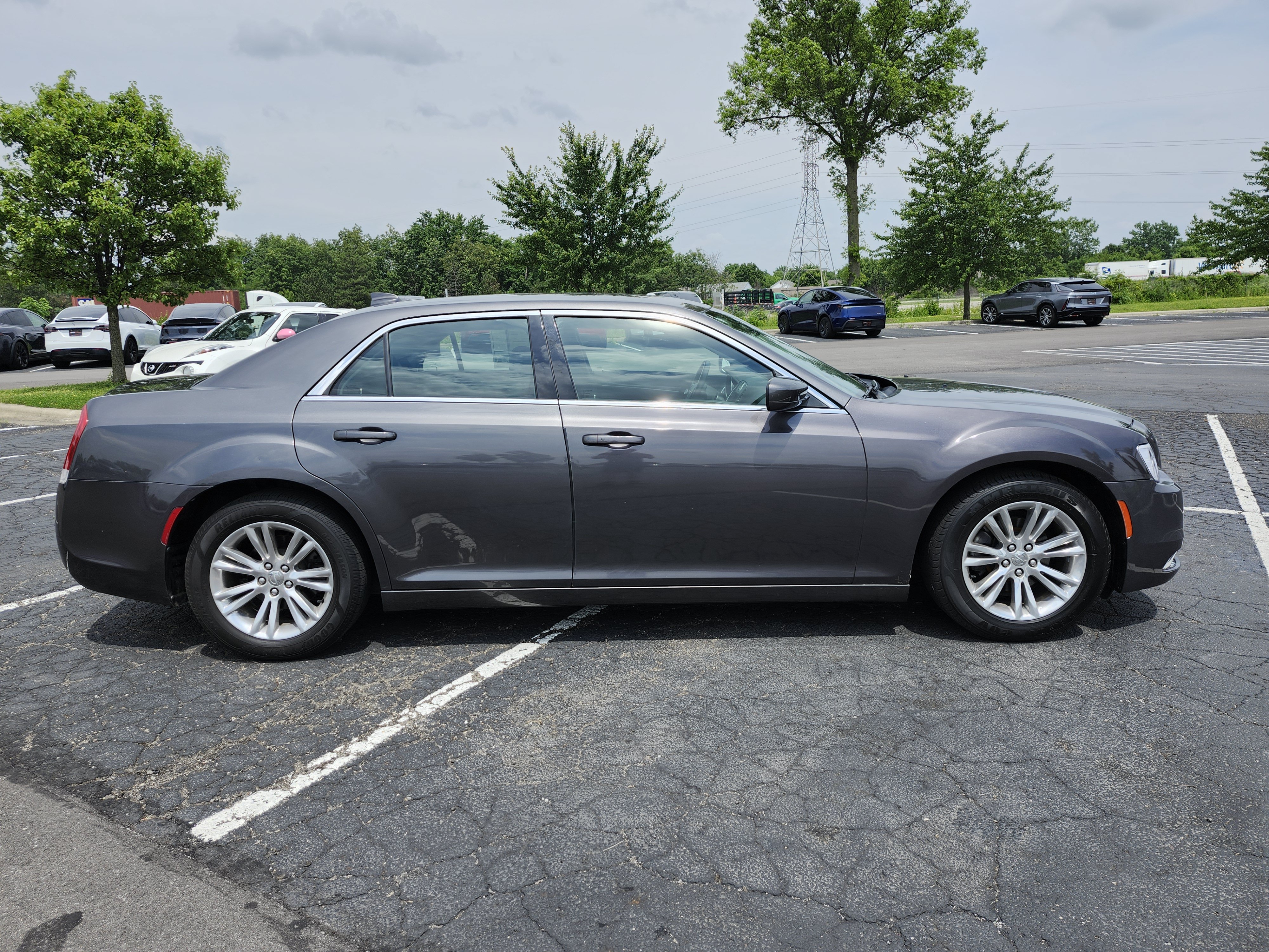 Used 2018 Chrysler 300 Touring w/ Driver Convenience Group RWD image 16