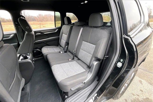 Used 2025 GMC Acadia Elevation image 22