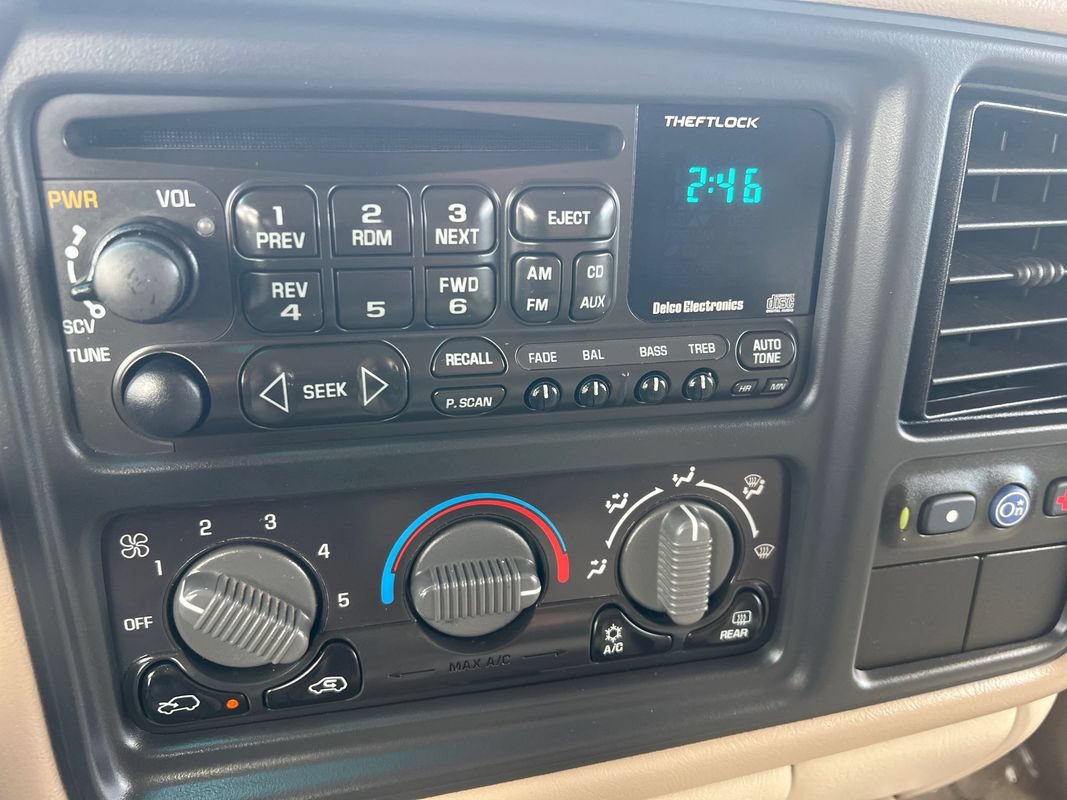 Used 2001 Chevrolet Tahoe LT w/ LT Preferred Equipment Group AWD/4WD image 26