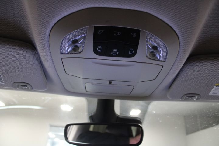 Used 2023 Chrysler Pacifica Touring-L image 37