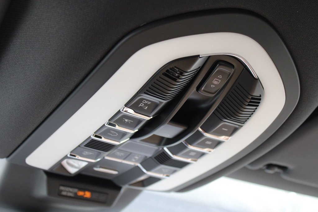 Used 2025 Porsche Macan image 21