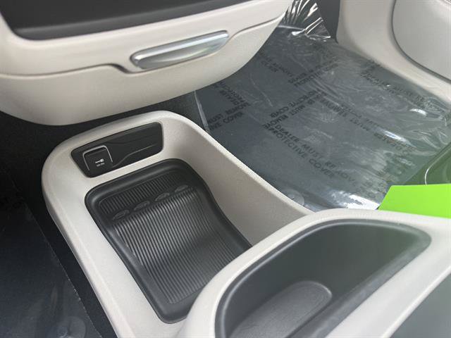 Used 2024 Chrysler Pacifica Touring-L FWD image 35