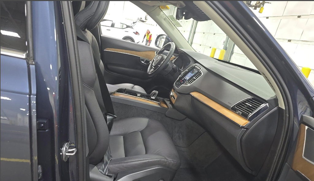 Certified 2024 Volvo XC90 B6 Plus w/ Protection Package AWD/4WD image 15