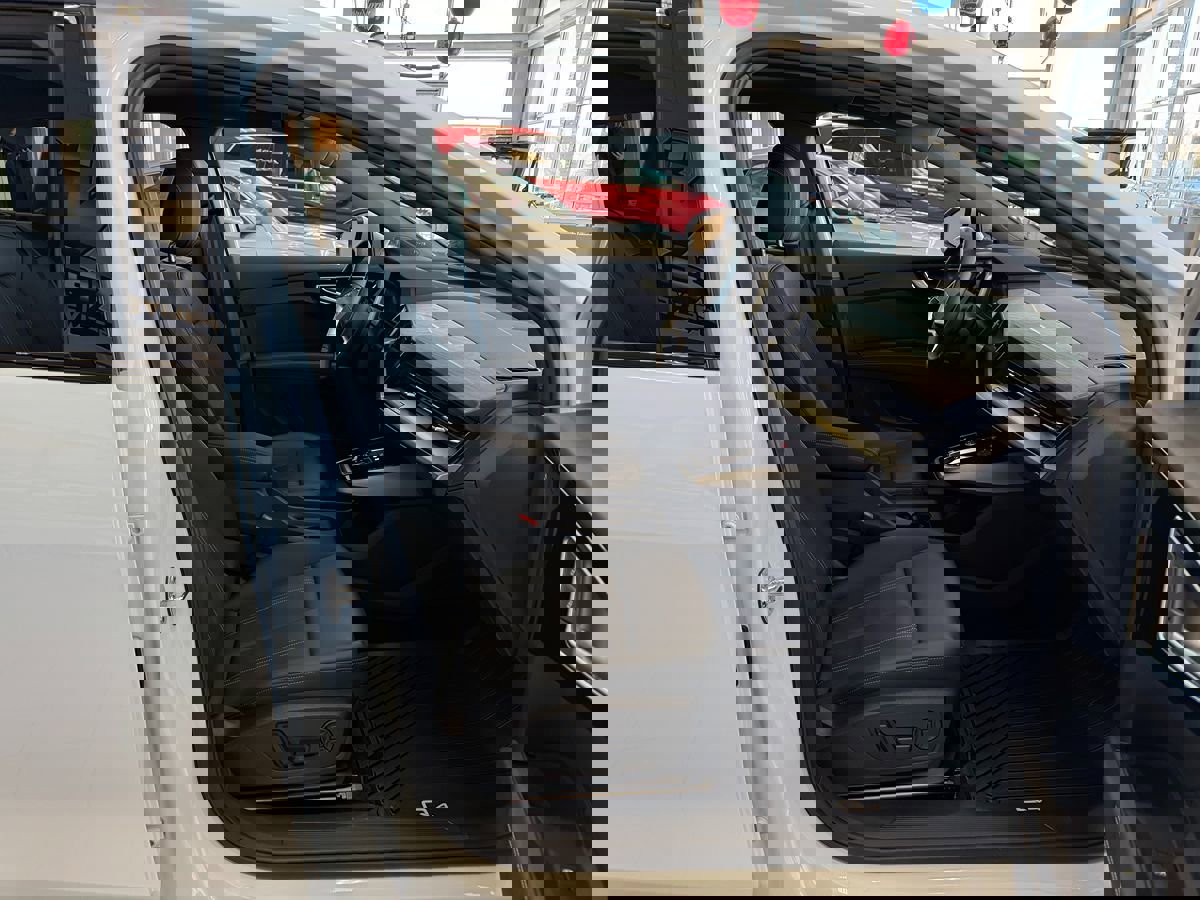 Used 2024 Audi Q4 e-tron Premium Plus w/ Premium Plus image 15