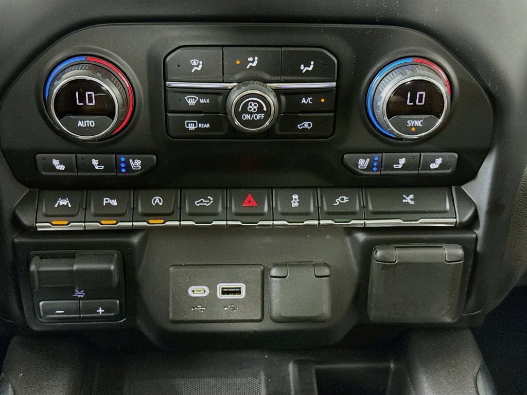Used 2021 Chevrolet Silverado 1500 High Country w/ Technology Package AWD/4WD image 16