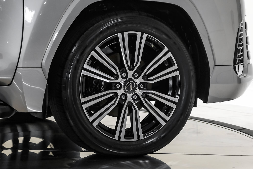 Used 2022 Lexus LX 600 4WD w/ Luxury Package image 59