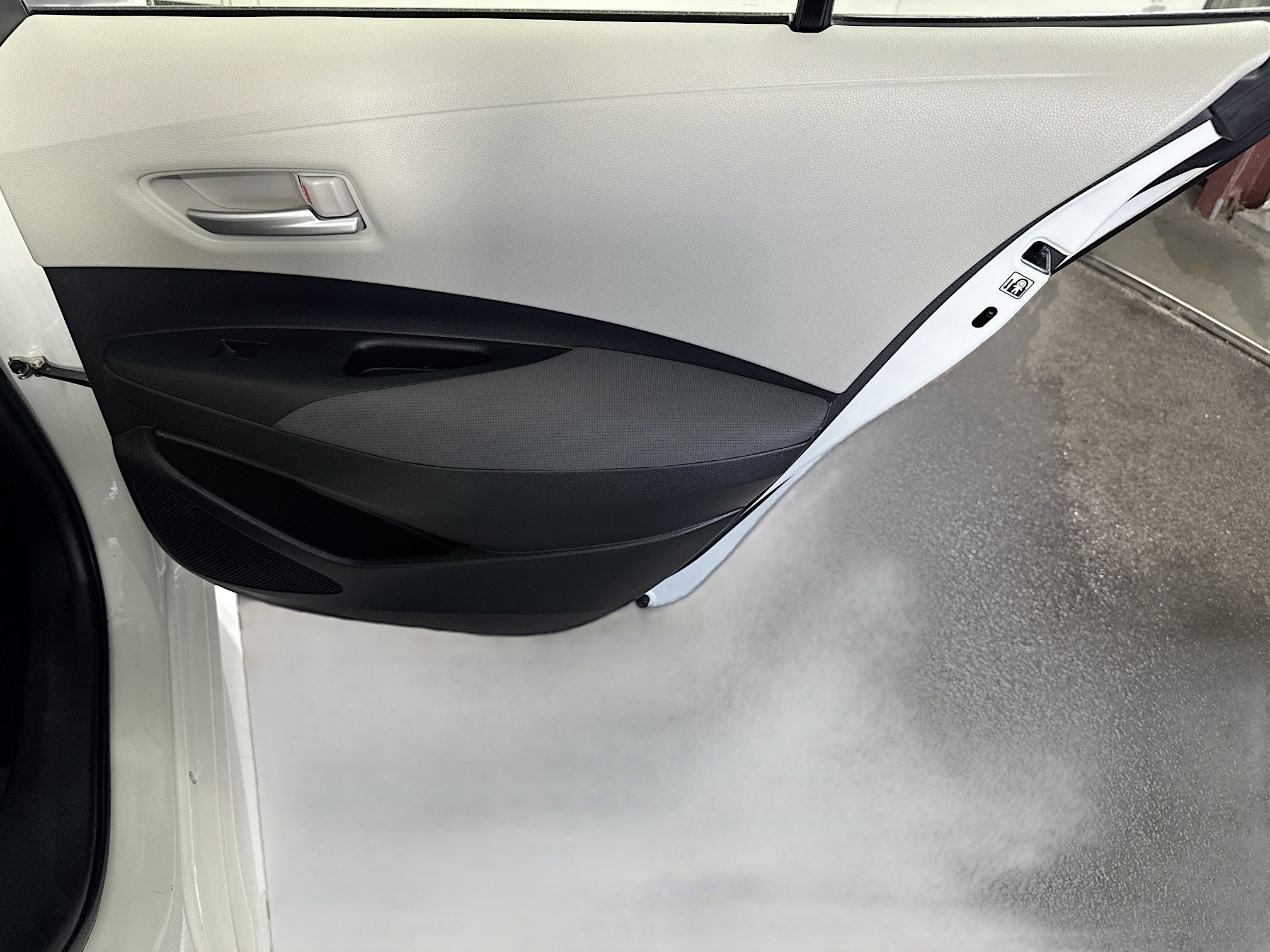 Used 2021 Toyota Corolla LE image 27