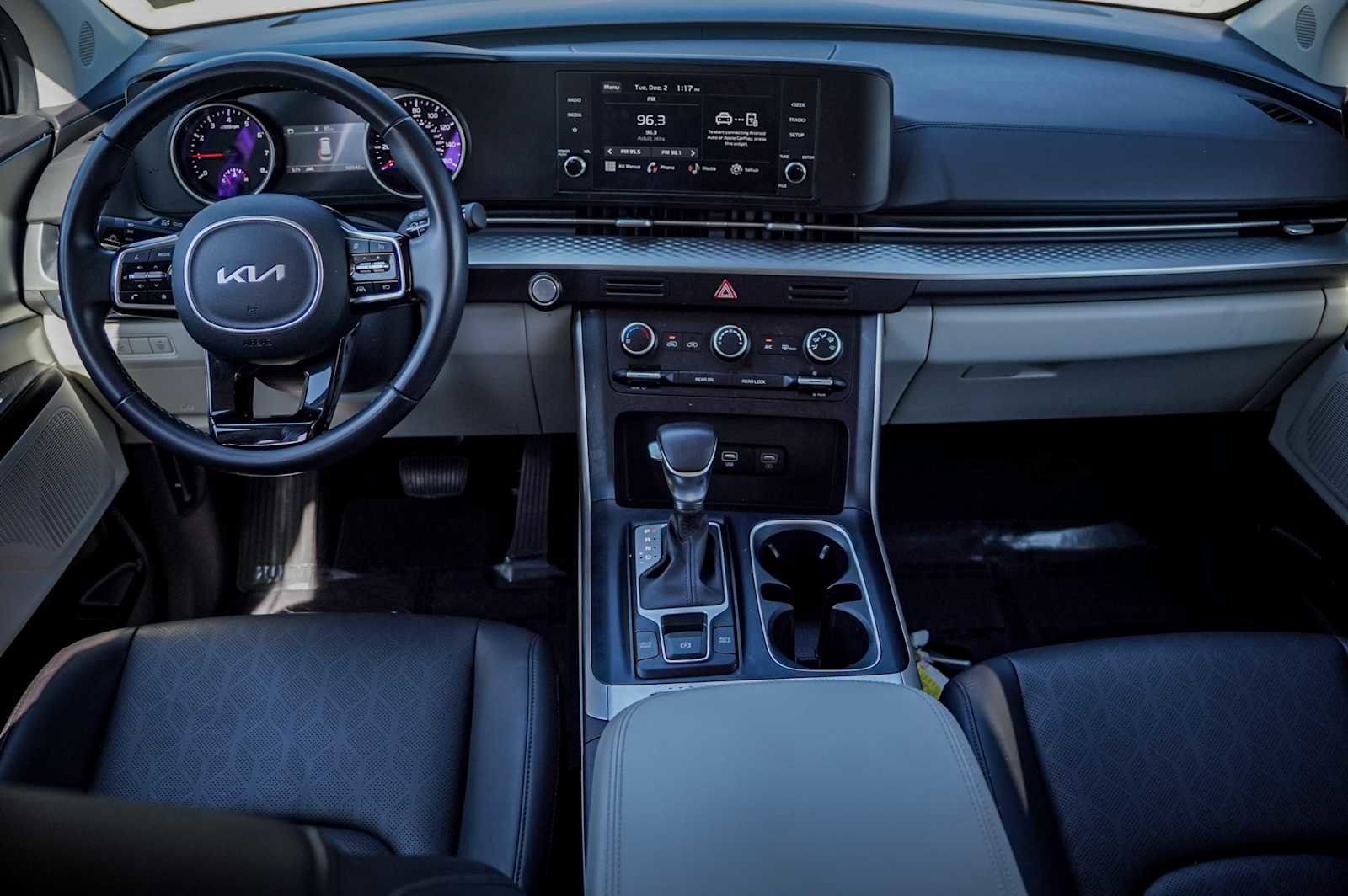 Certified 2024 Kia Carnival LX image 22