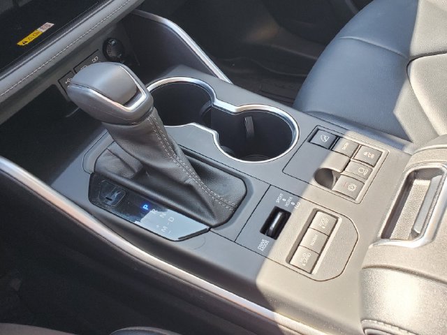 Used 2023 Toyota Highlander XLE AWD/4WD image 34