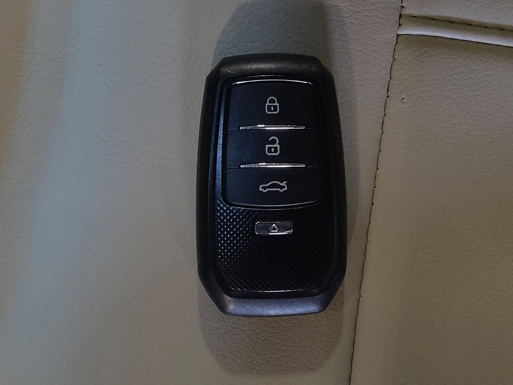 Used 2016 Lincoln MKZ image 32