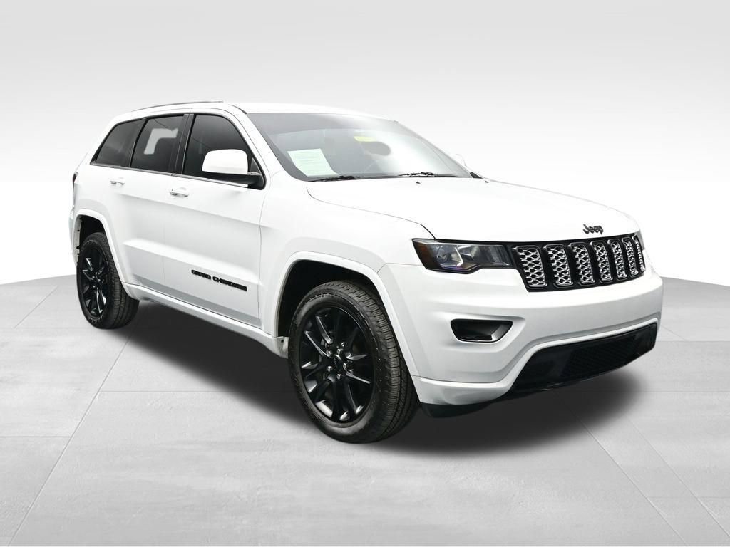 Used 2018 Jeep Grand Cherokee Altitude AWD/4WD image 7