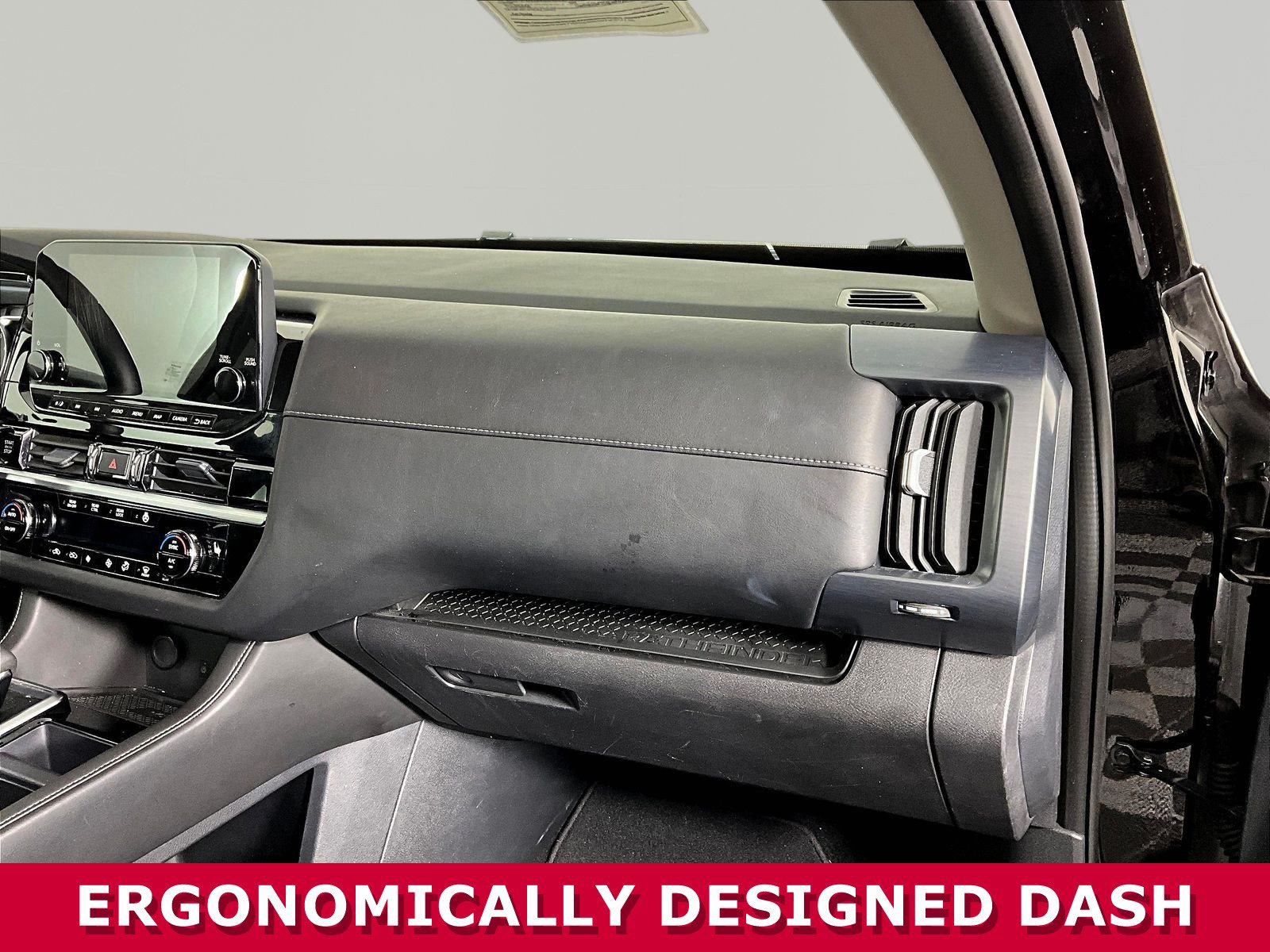 Used 2025 Nissan Pathfinder SL AWD/4WD image 26