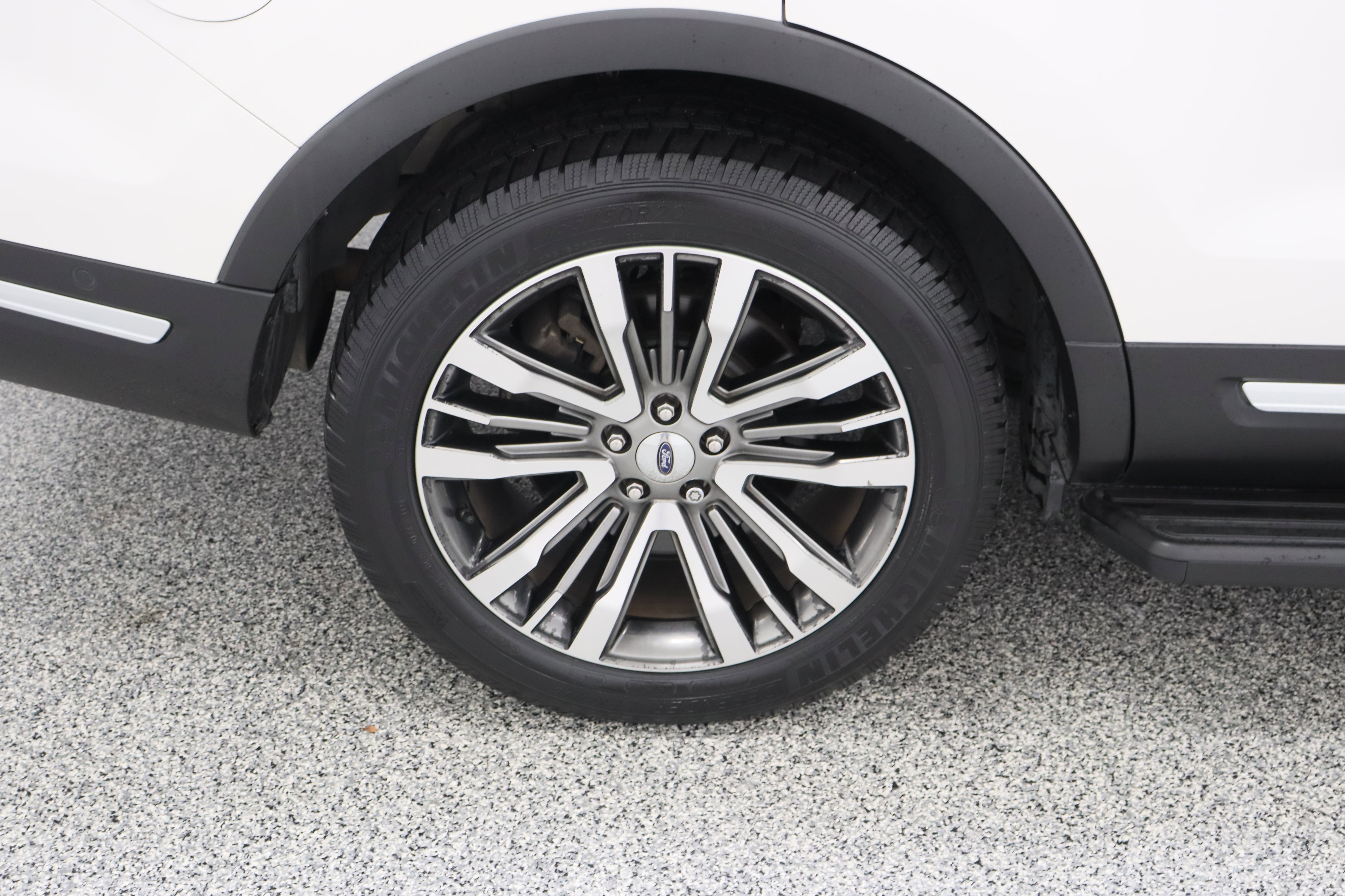 Used 2018 Ford Explorer Platinum AWD/4WD image 6