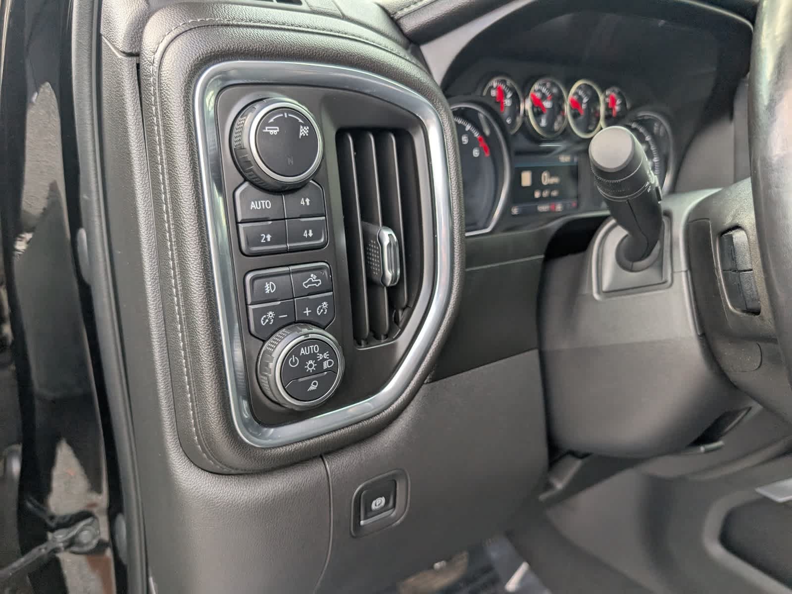 Used 2019 Chevrolet Silverado 1500 LTZ w/ LTZ Convenience Package AWD/4WD image 20