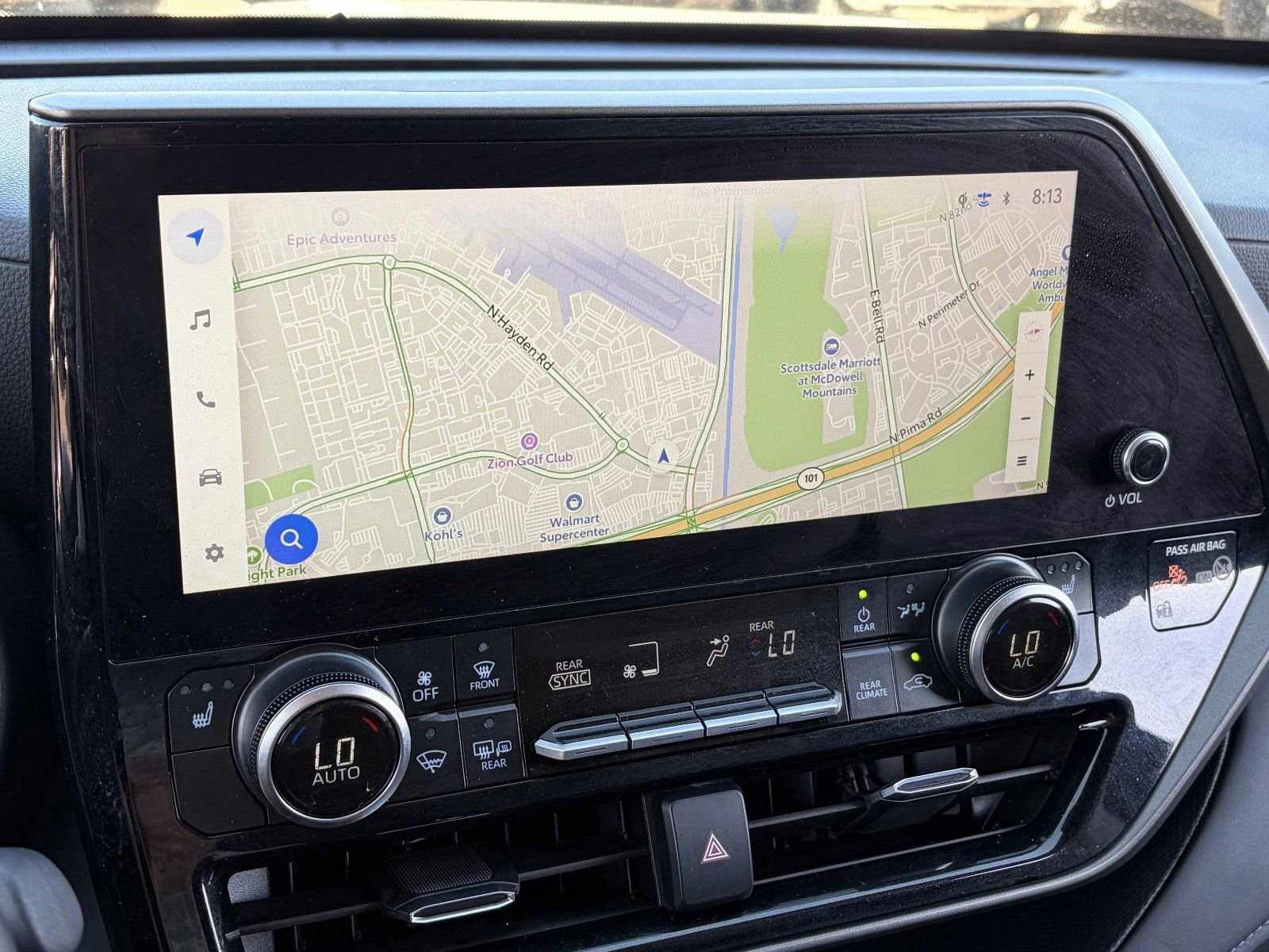 Used 2025 Toyota Highlander XLE FWD image 28