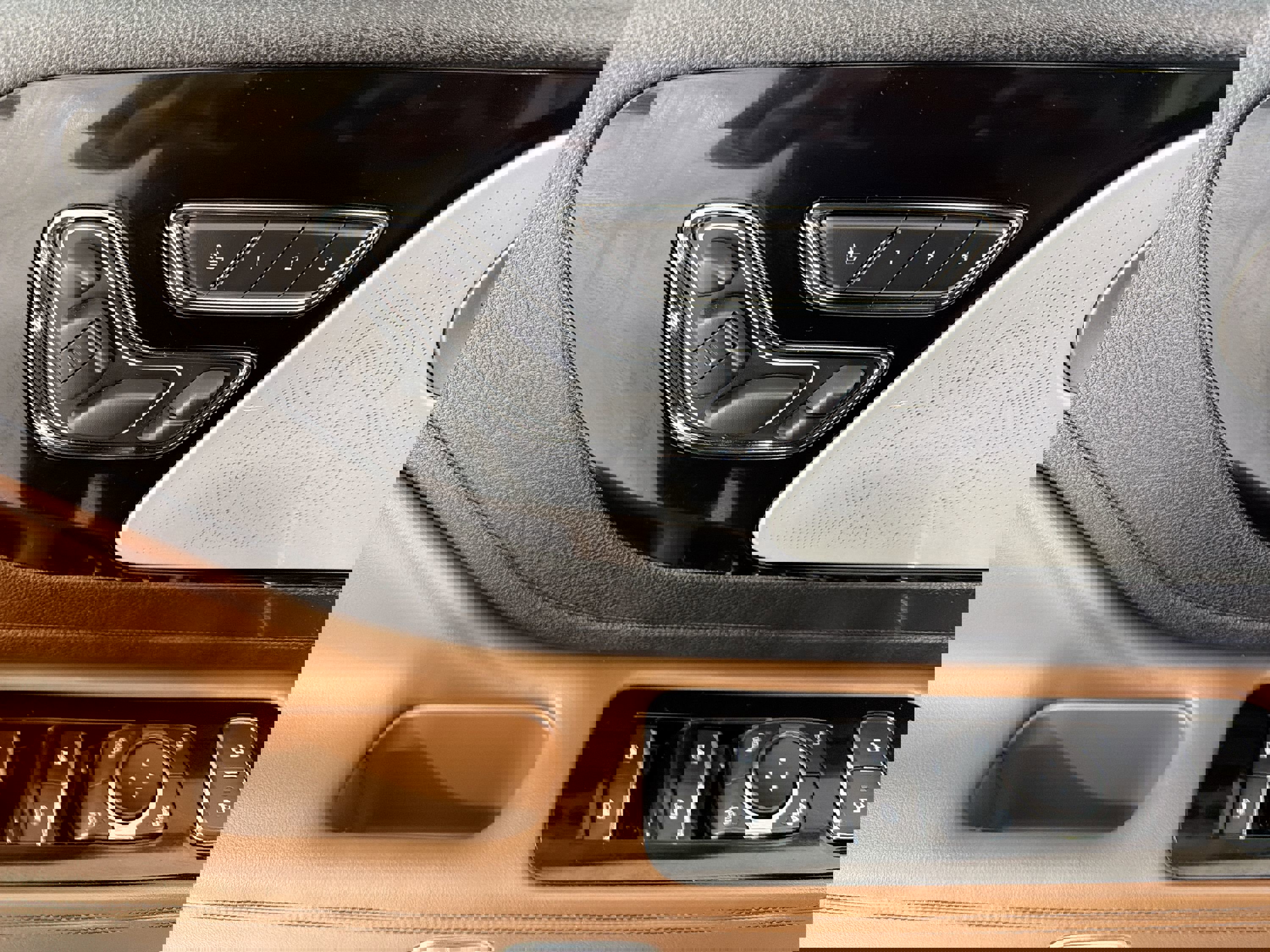 Used 2023 Lincoln Aviator Reserve w/ Equipment Group 201A image 11