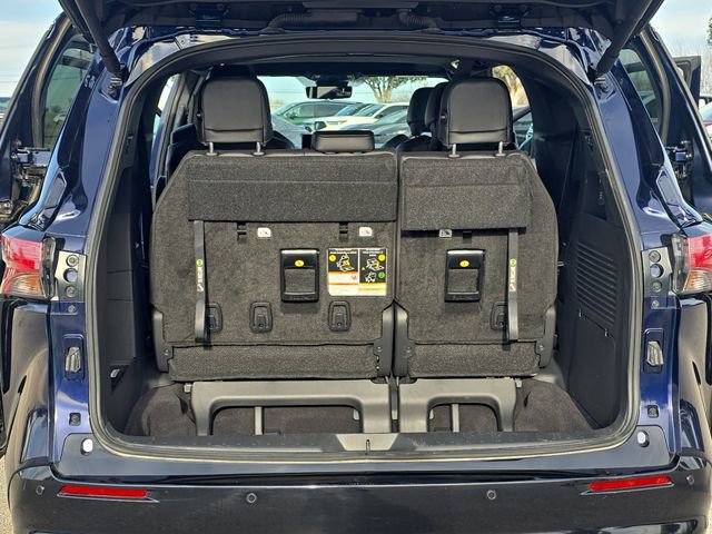 Used 2025 Toyota Sienna Limited image 13