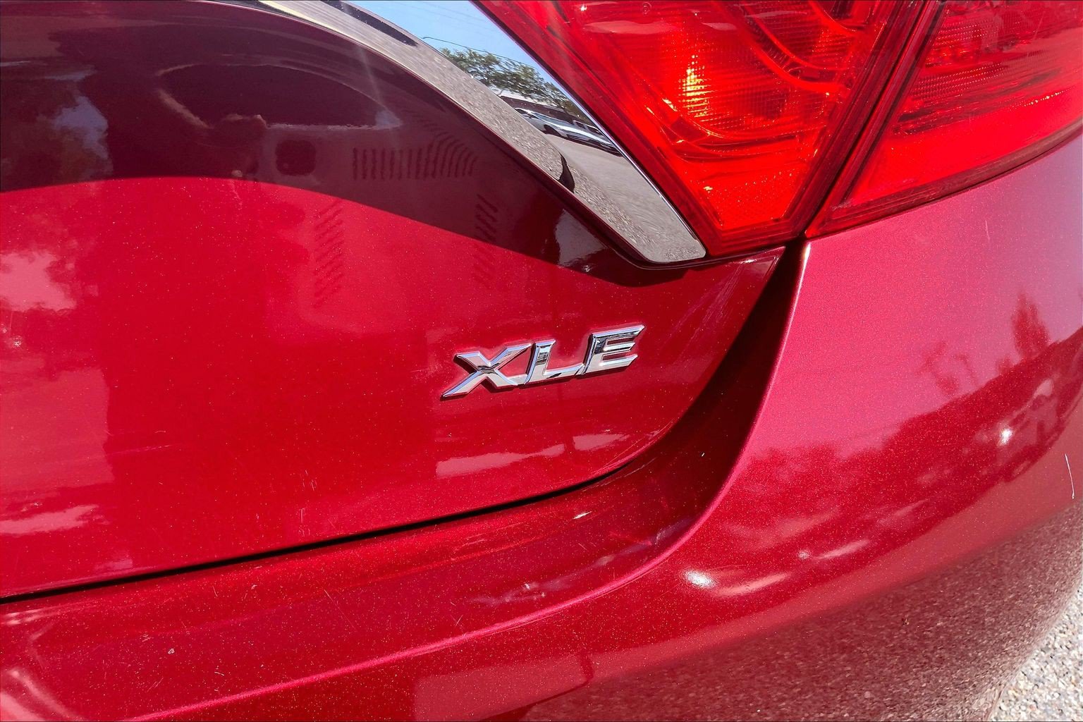 Used 2017 Toyota Camry XLE w/ Moonroof Package FWD image 10