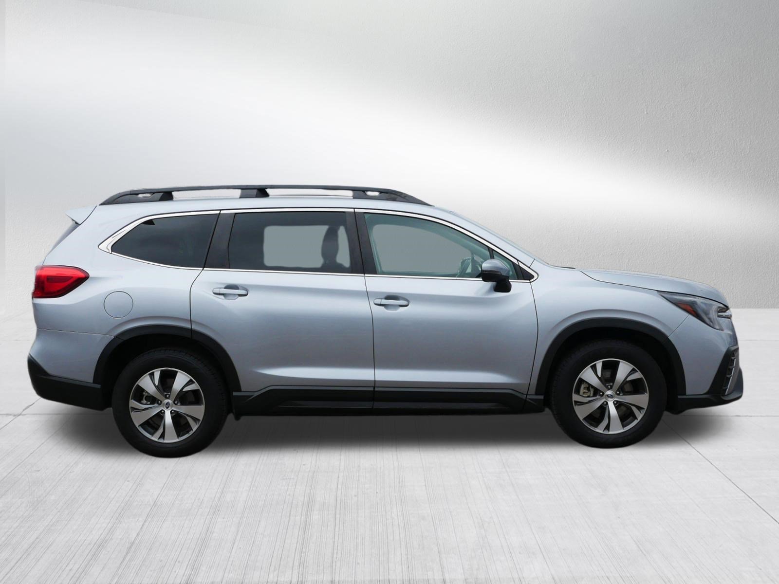 Used 2023 Subaru Ascent Premium image 8