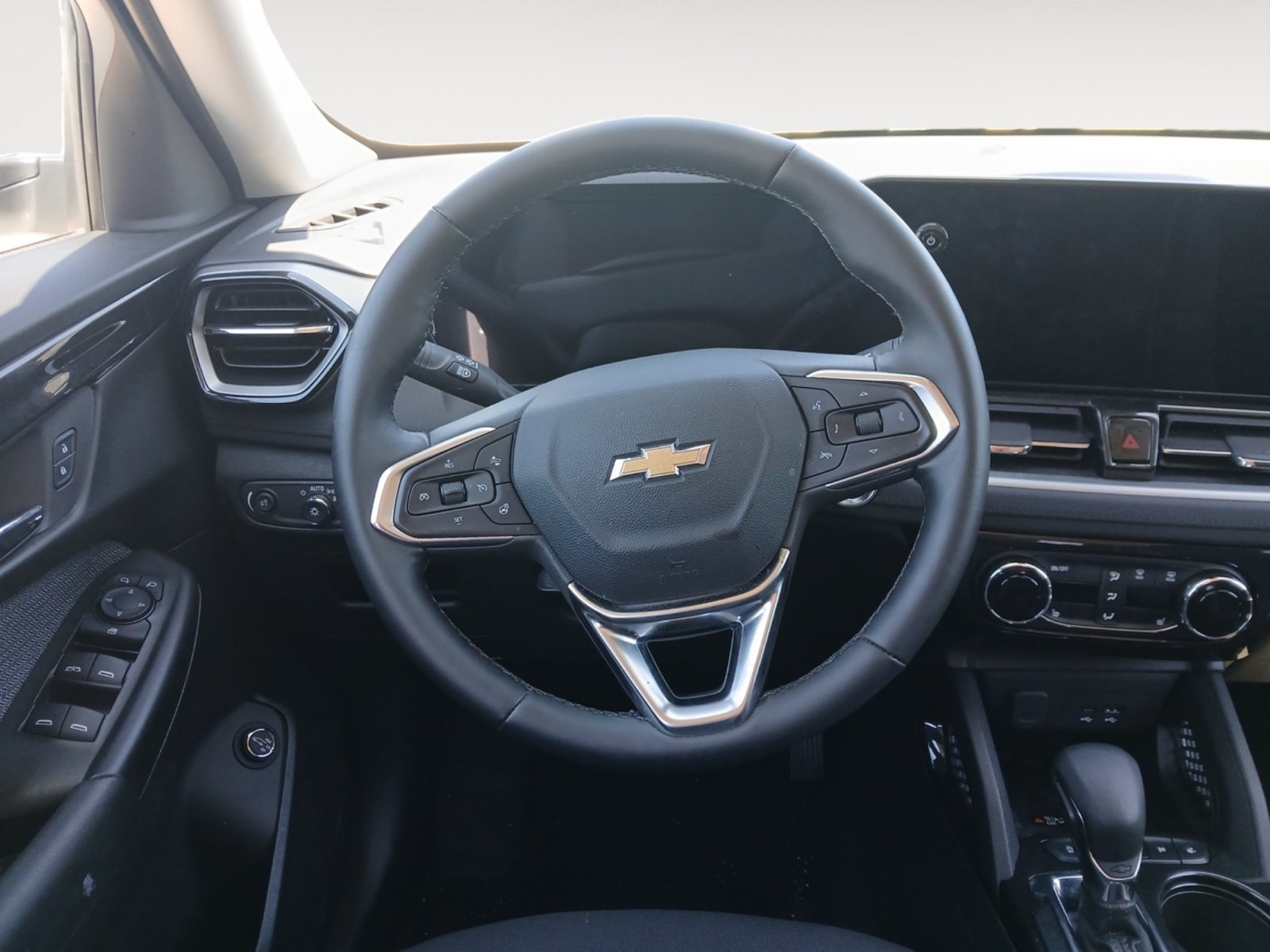 Used 2025 Chevrolet TrailBlazer LT w/ Convenience Package FWD image 12