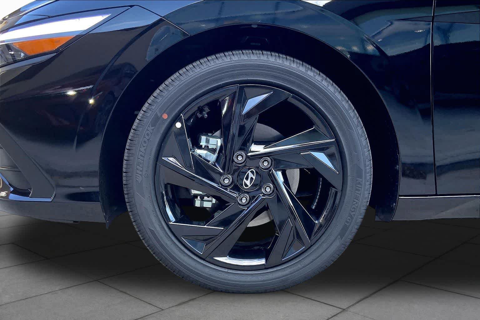 New 2026 Hyundai Elantra SEL Sport FWD image 11