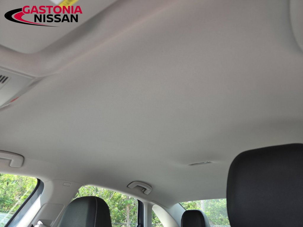 Used 2025 Volkswagen Jetta SE FWD image 31