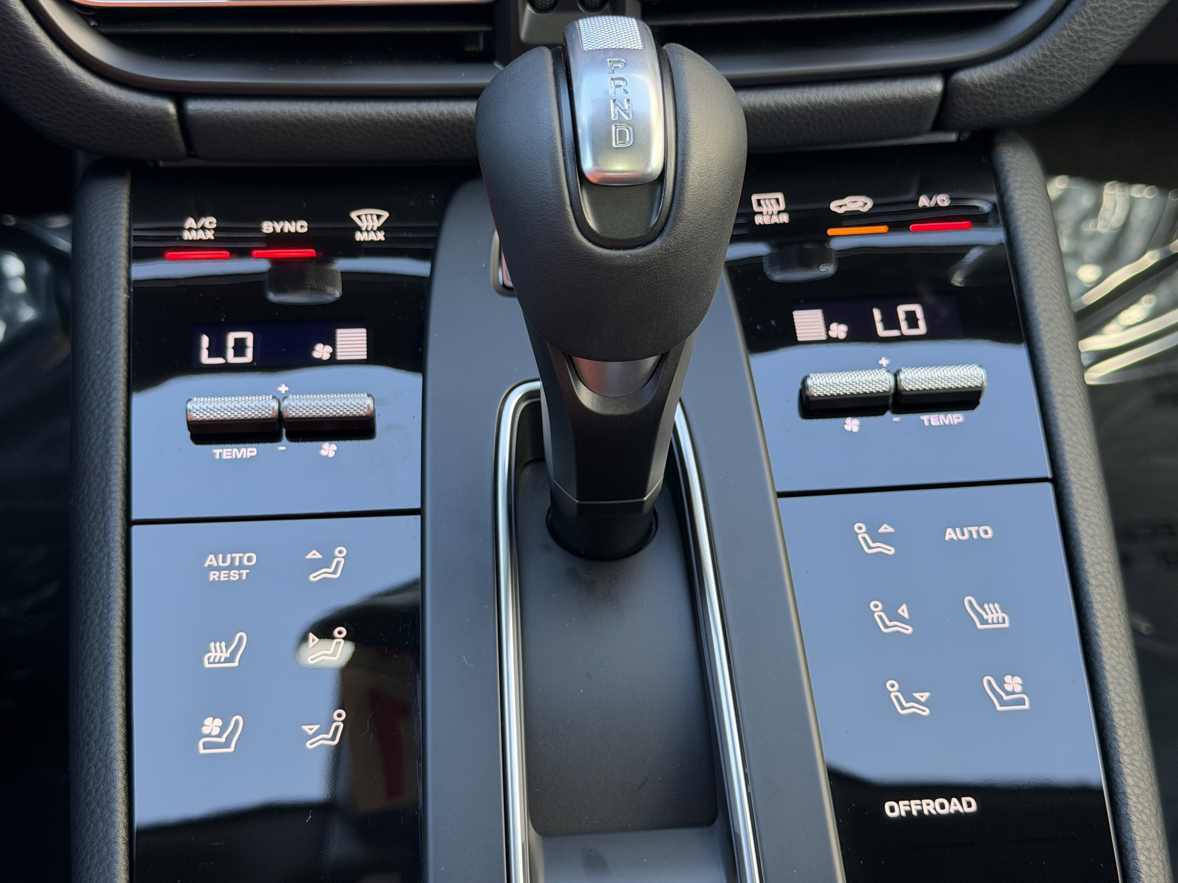 Certified 2025 Porsche Macan Turbo image 33