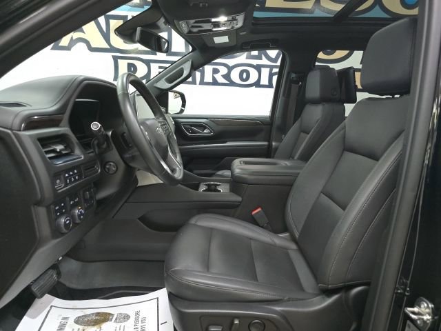 Used 2023 Chevrolet Suburban Z71 w/ Luxury Package image 17