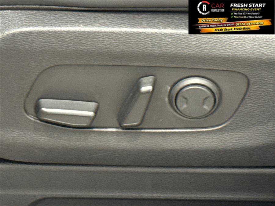 Used 2024 Kia Carnival LX image 32