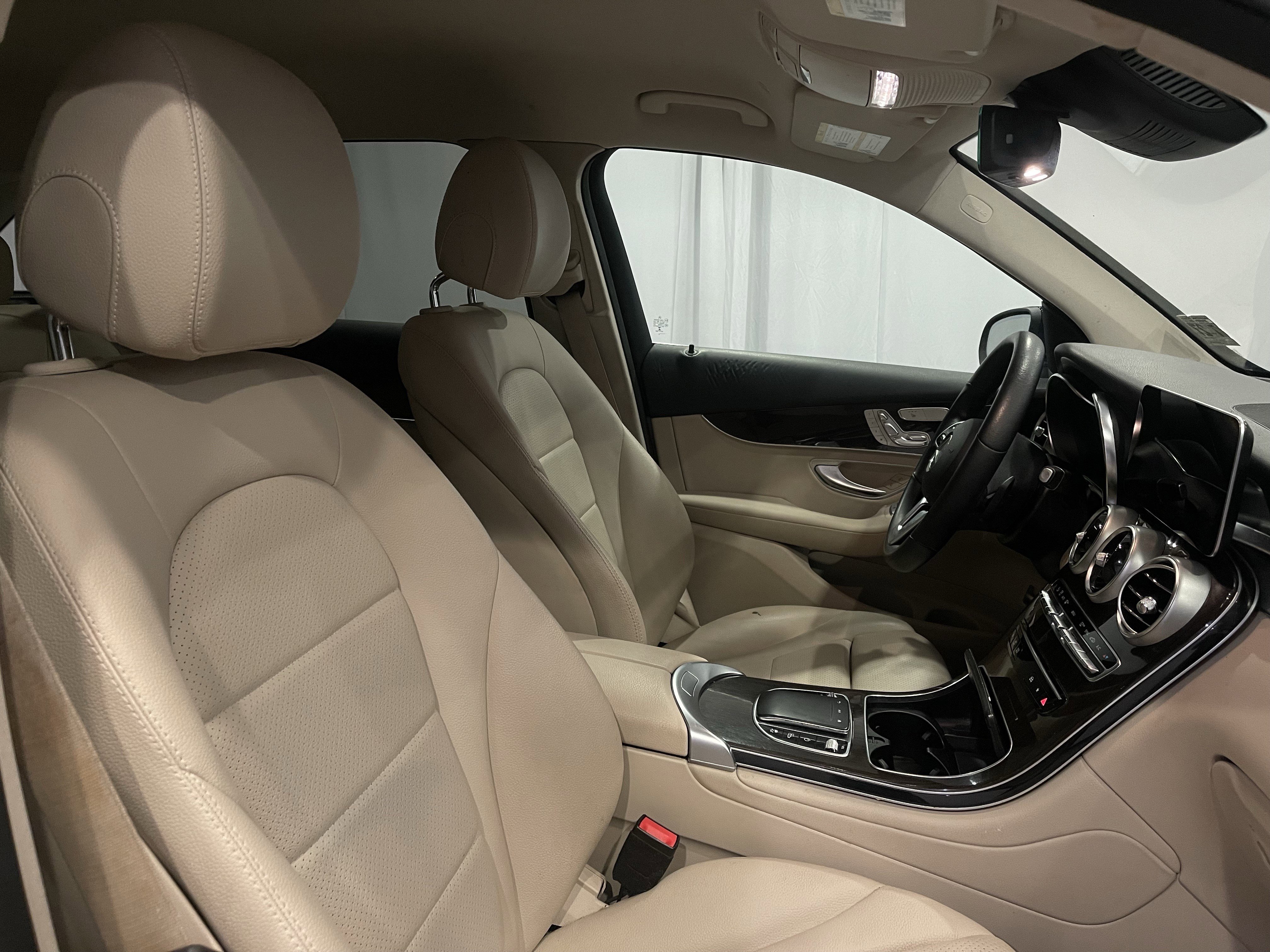 Used 2022 Mercedes-Benz GLC 300 4MATIC image 18