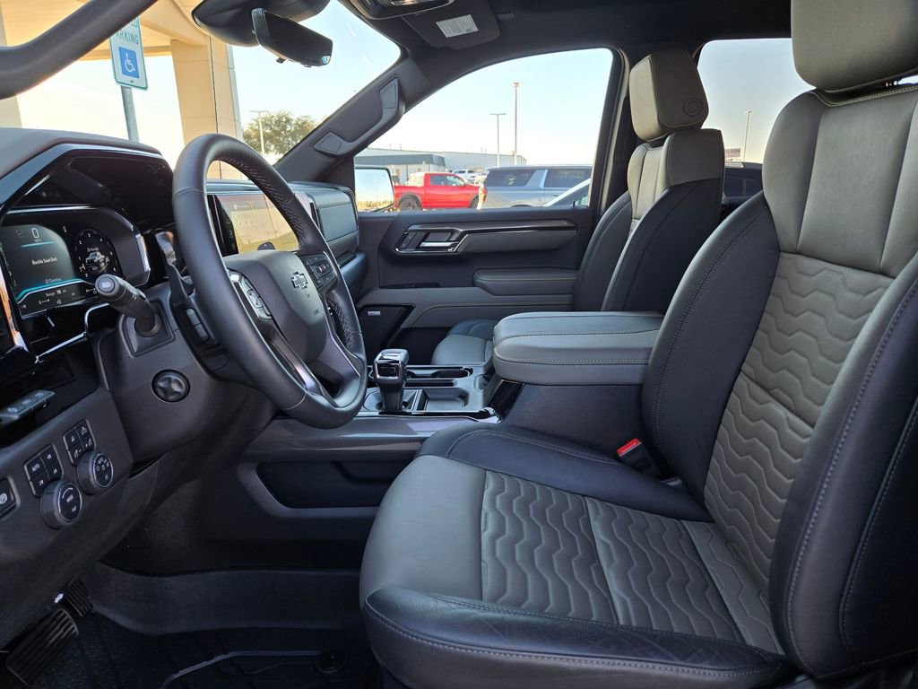 Used 2025 Chevrolet Silverado 1500 ZR2 w/ Technology Package image 9