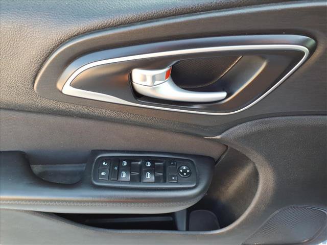 Used 2015 Chrysler 200 Limited w/ Convenience Group FWD image 15
