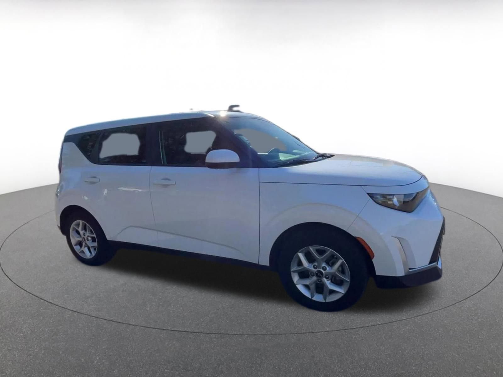 Used 2025 Kia Soul LX w/ LX Technology Package image 2