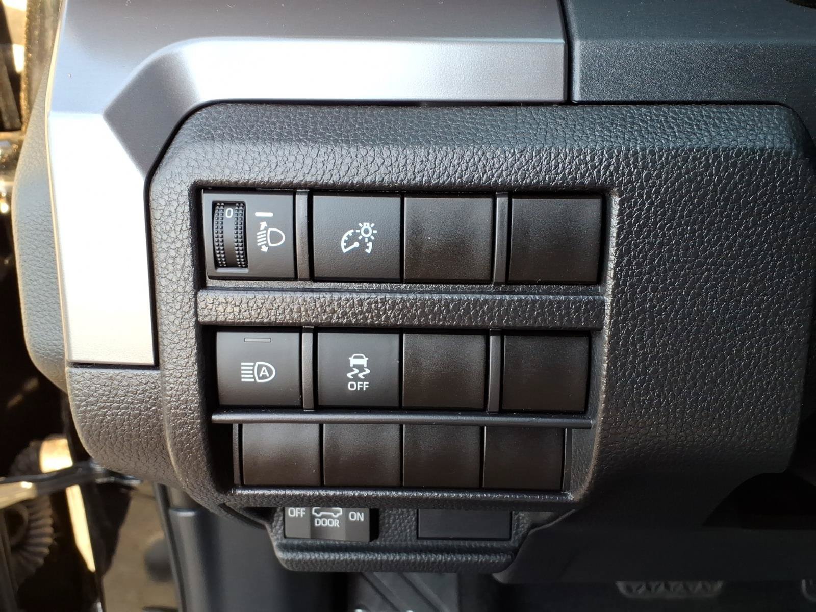 Certified 2025 Toyota Tacoma SR5 AWD/4WD image 15