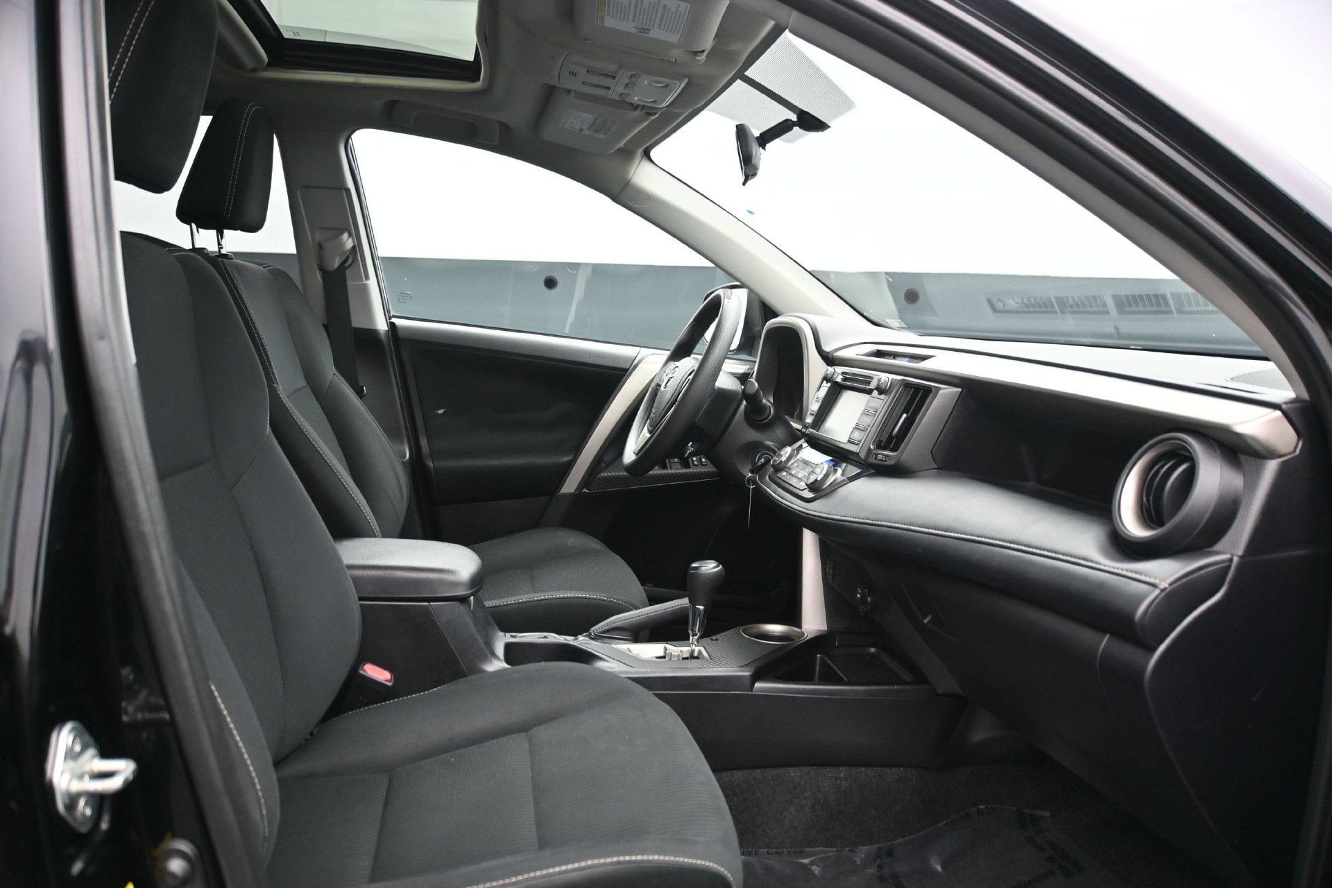 Used 2014 Toyota RAV4 XLE AWD/4WD image 13
