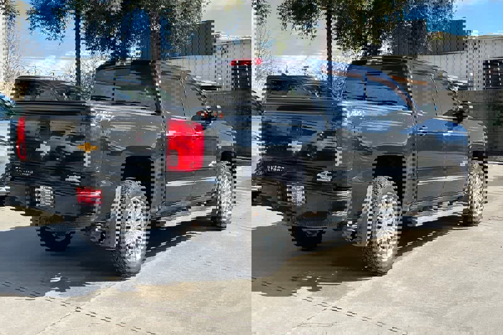 Used 2017 Chevrolet Silverado 1500 High Country image 3