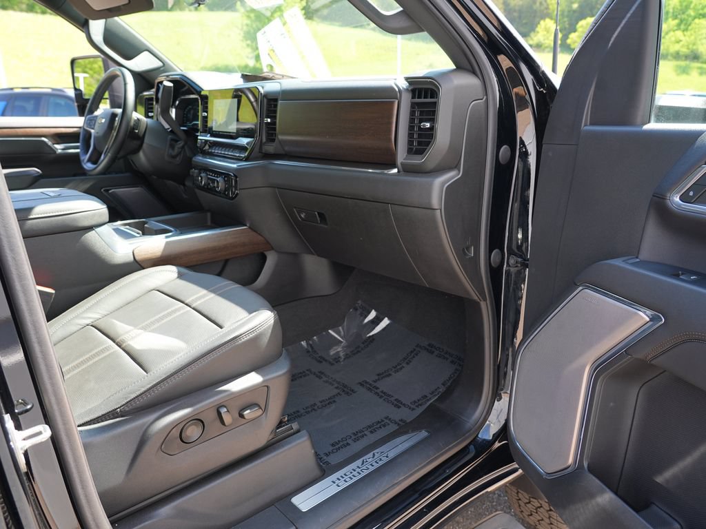Used 2024 Chevrolet Silverado 3500 High Country w/ High Country Premium Package AWD/4WD image 30