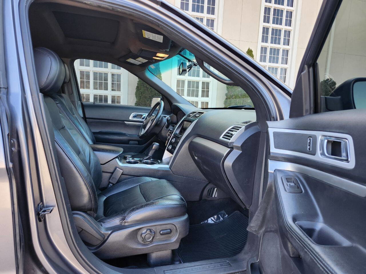 Used 2013 Ford Explorer XLT image 7