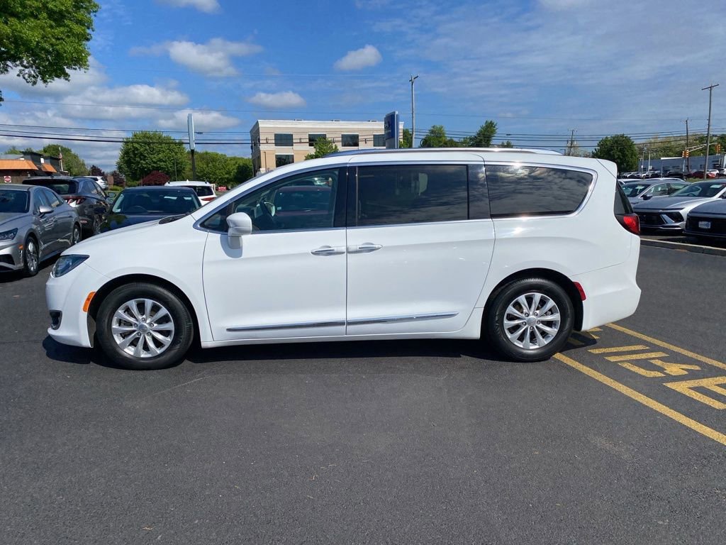 Used 2019 Chrysler Pacifica Touring-L FWD image 7